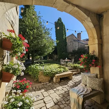 L'aparte Roussat Vila *